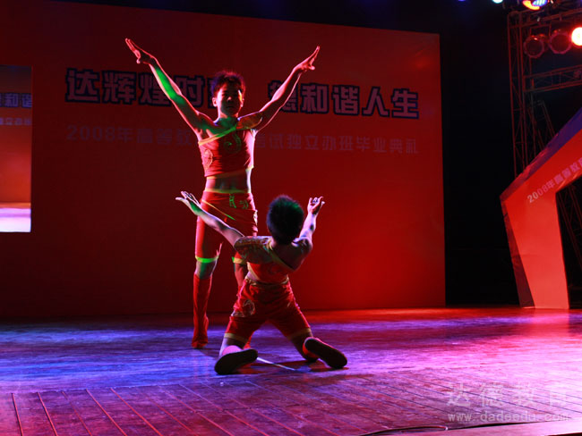 精彩的龙之魂杂技表演